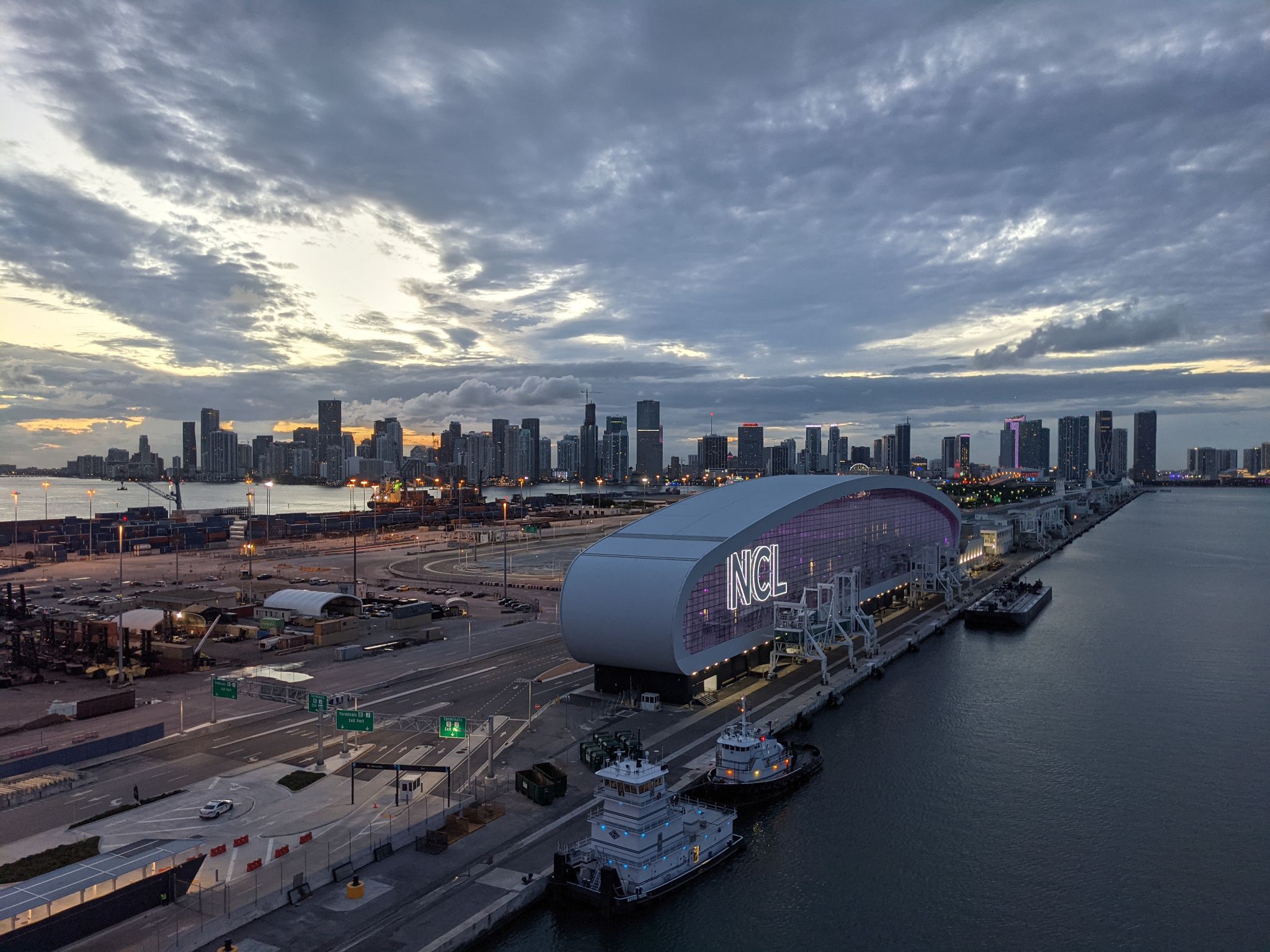 PXL 20211023 225656220